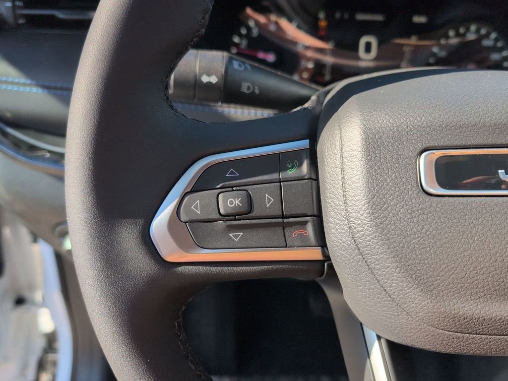 New 2026 Bright White Clearcoat Jeep Latitude image 14