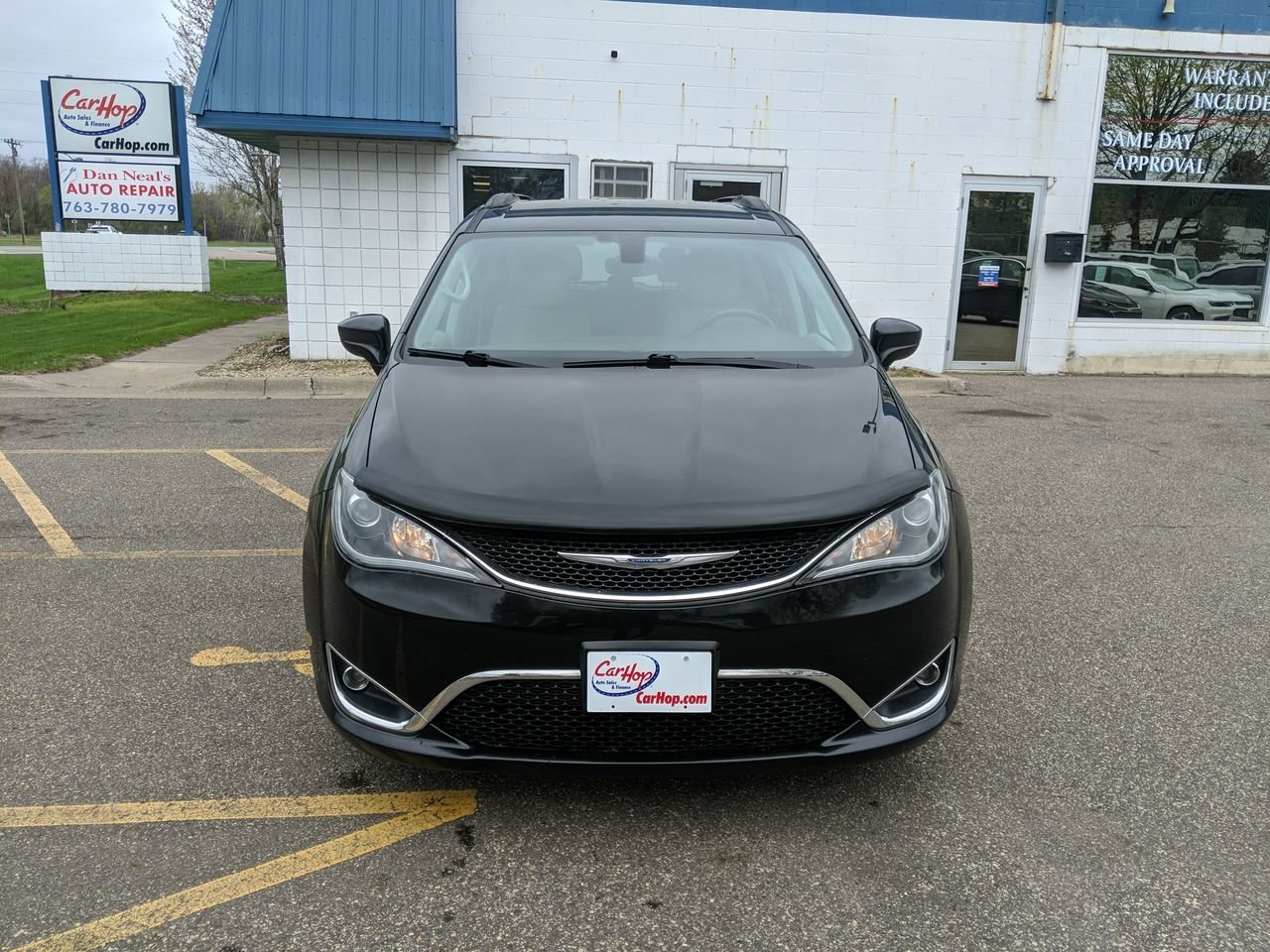 2017 Chrysler Pacifica Touring L photo 2
