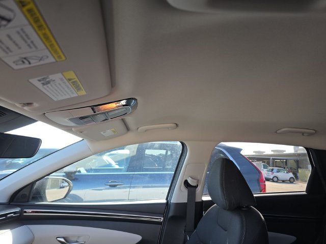 Used 2024 White Hyundai SEL image 16