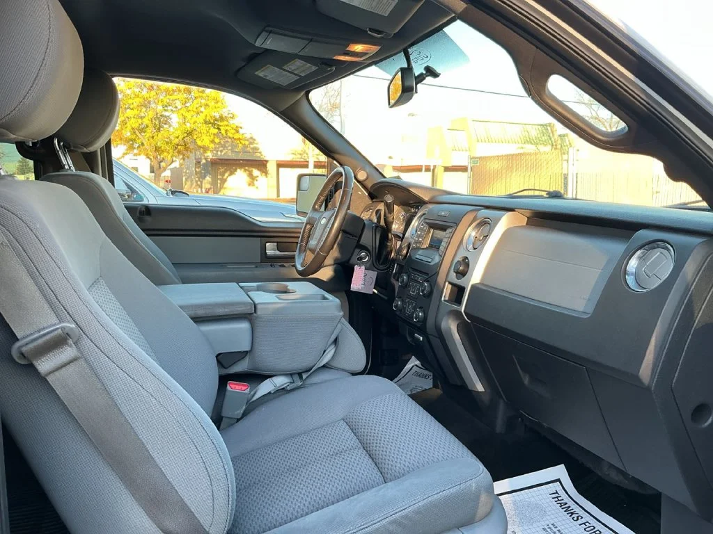 Used 2013 White Ford XLT image 31