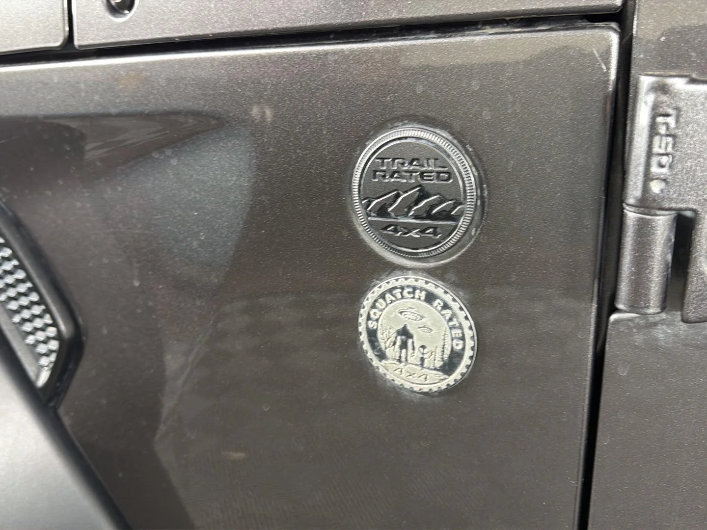 Used 2023 Granite Crystal Metallic Clearcoat Jeep Sport S image 12