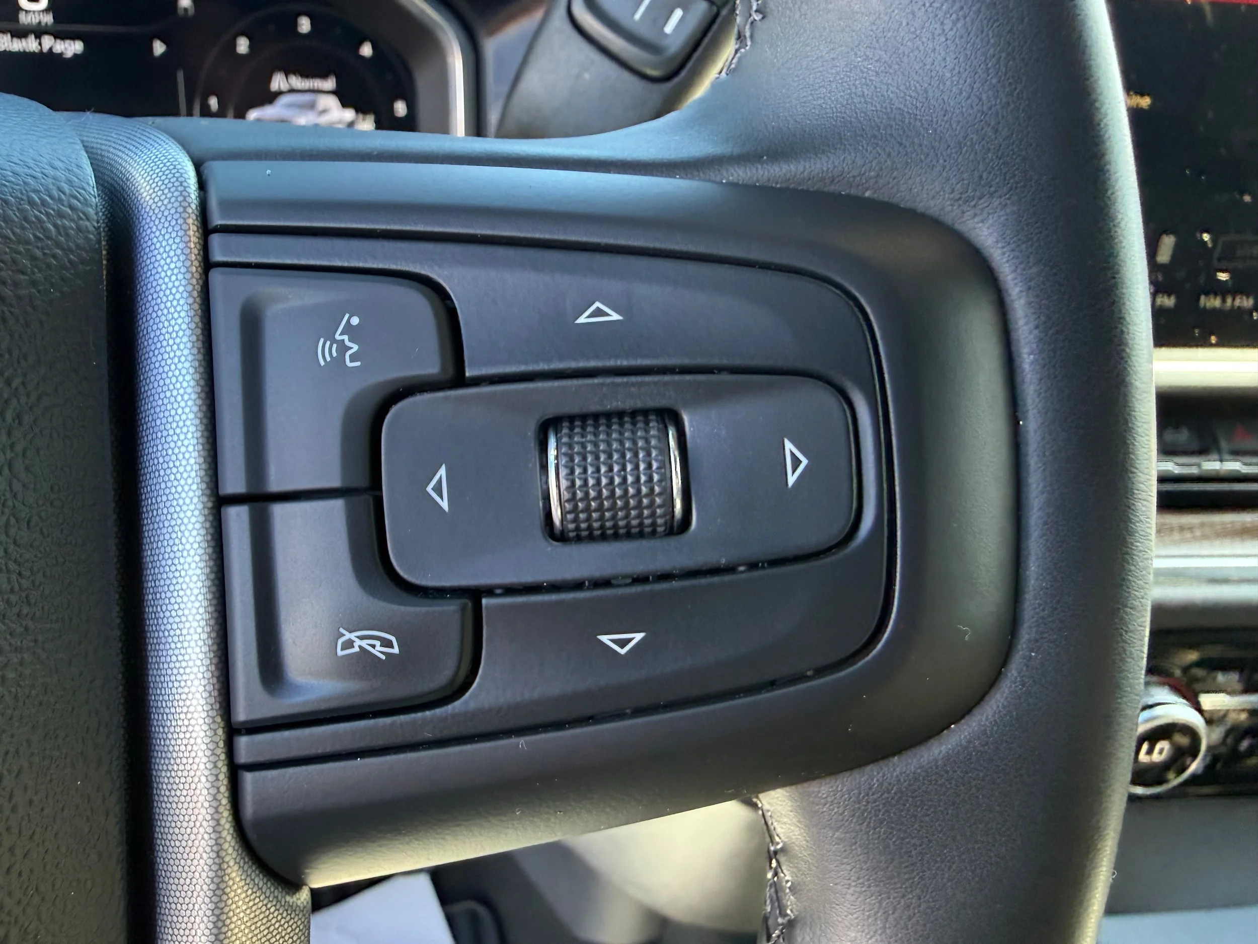 Used 2025 Summit White GMC Elevation image 15