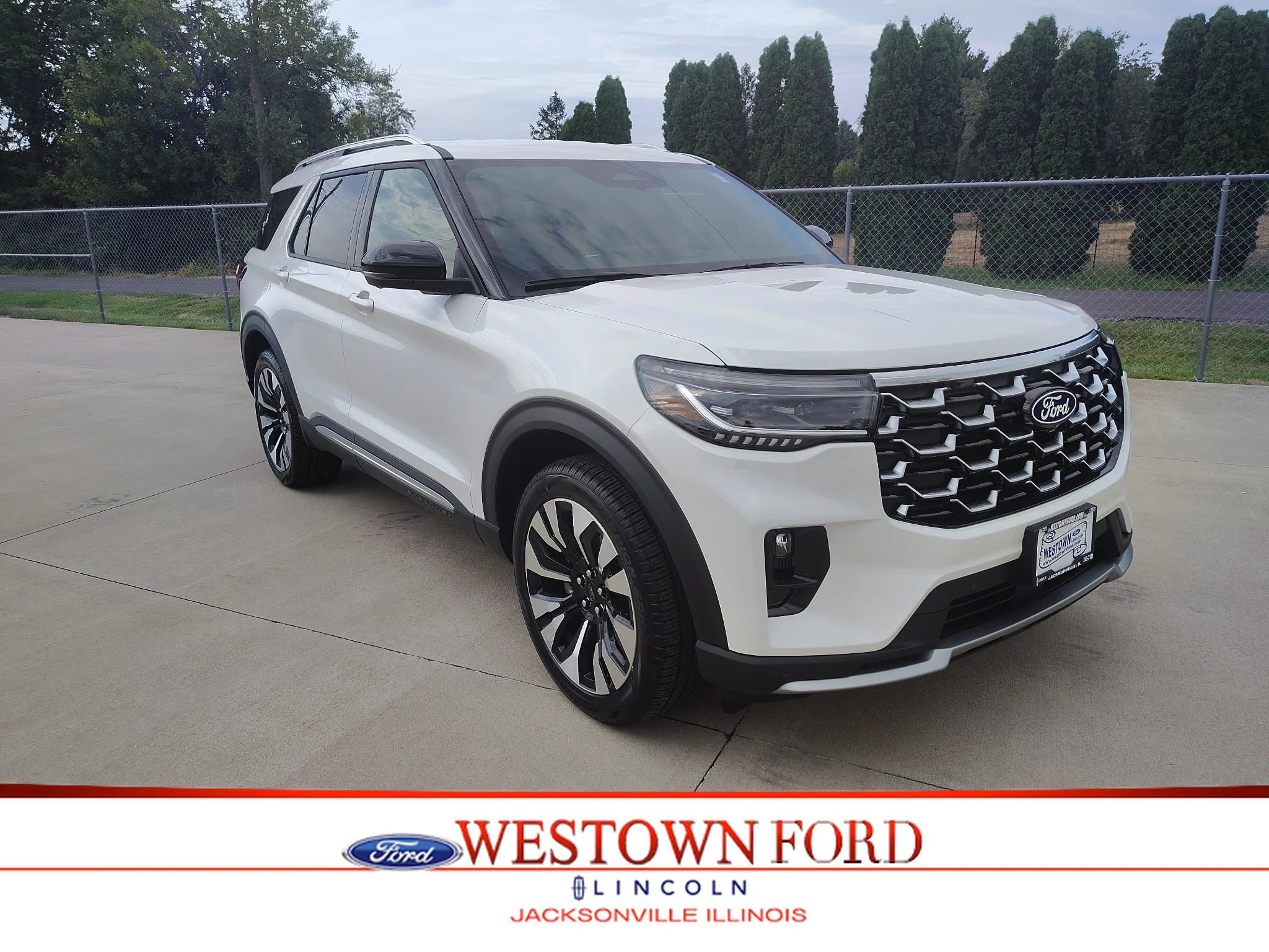New 2027 Star White Metallic Tri-Coat Ford Platinum™ image 1