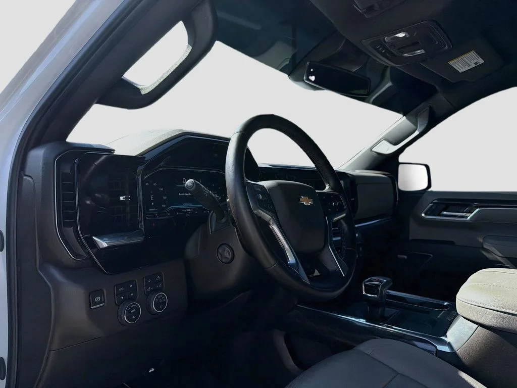 Used 2025 White Chevrolet LTZ image 9