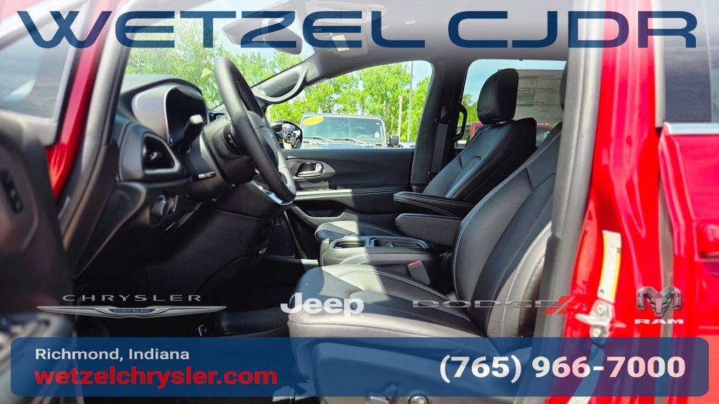 New 2027 Red Hot Pearl-Coat Exterior Paint Chrysler Select image 14