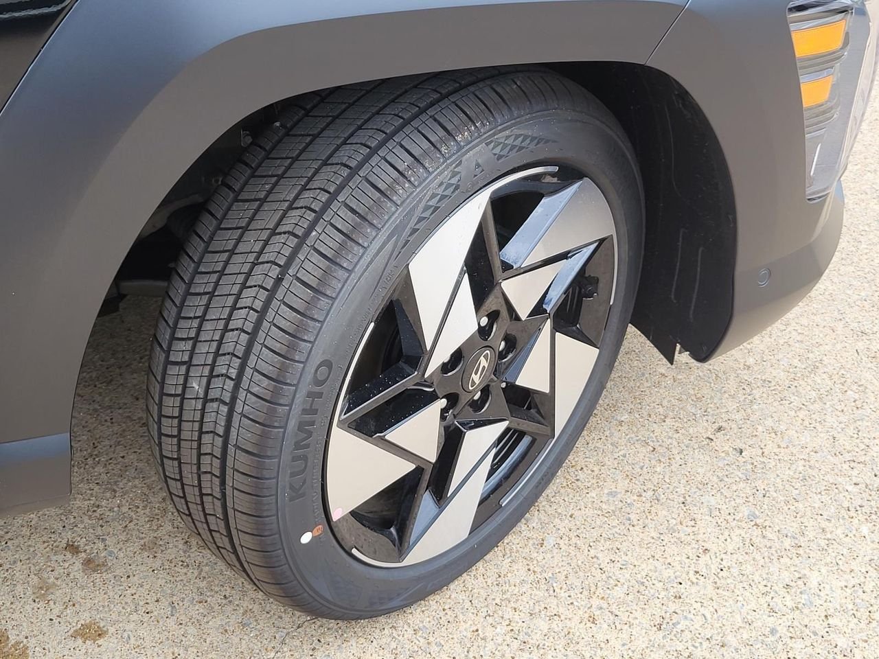 2026 Hyundai Kona Limited - Photo 7
