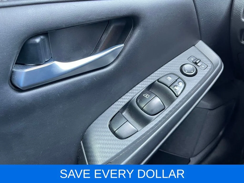 Used 2021 White Nissan S image 17