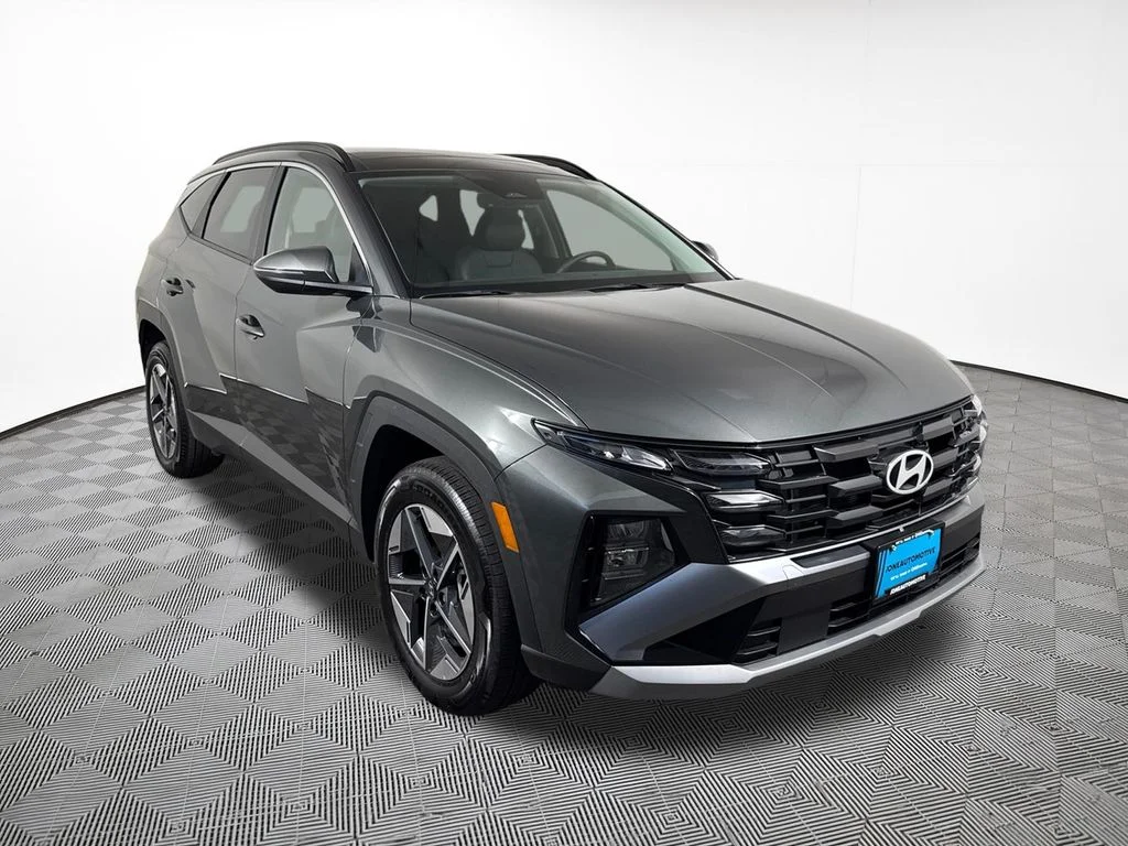 Used 2025 Gray Hyundai SEL Convenience image 4