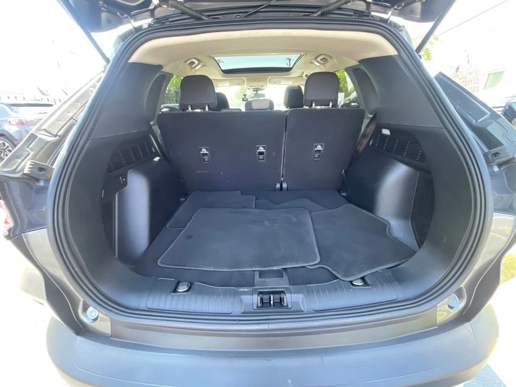 Used 2020 Gray Ford SE image 24