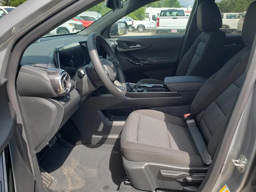 2027 Chevrolet Equinox LT - Photo 25