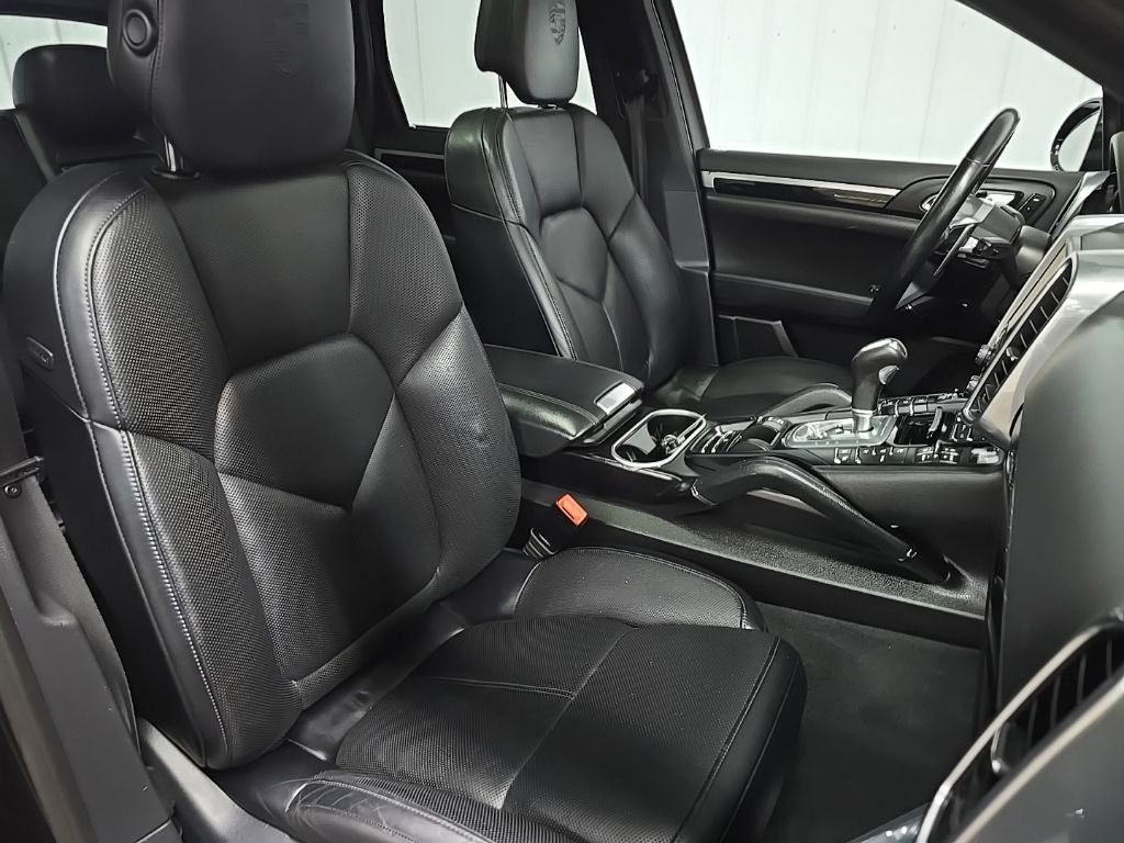 Used 2017 Black Porsche Base image 15