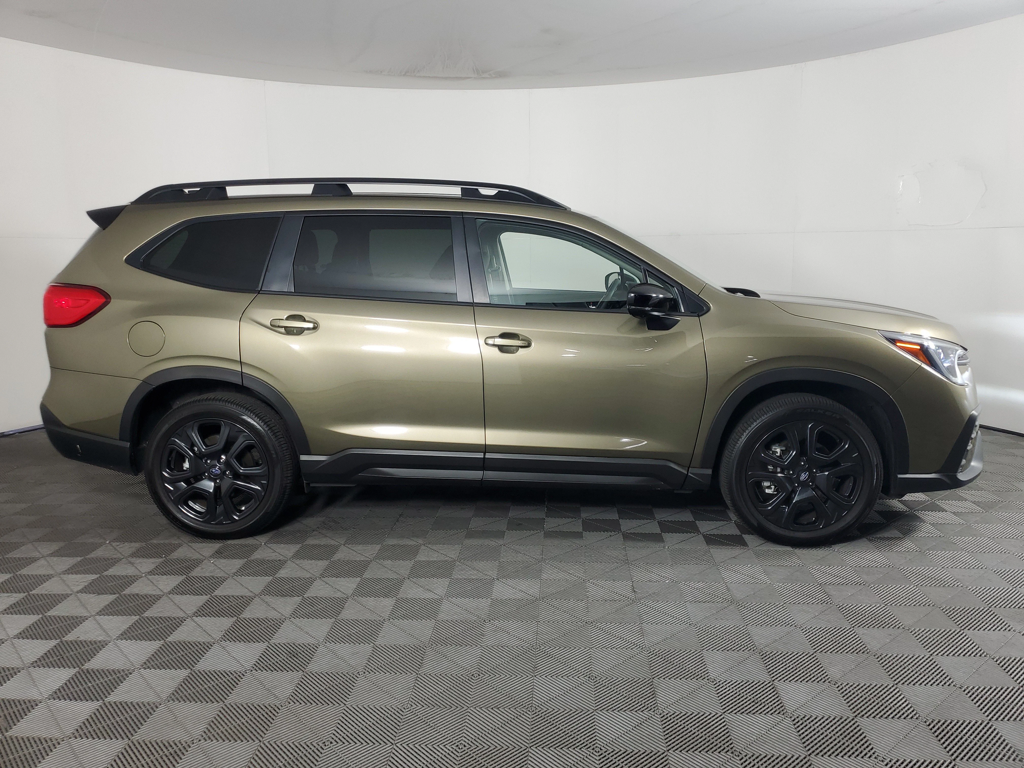 Certified Used 2025 Autumn Green Metallic Subaru Onyx Edition Touring image 3