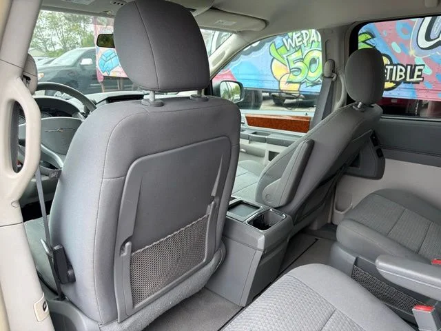 Used 2009 Green Chrysler Touring image 17
