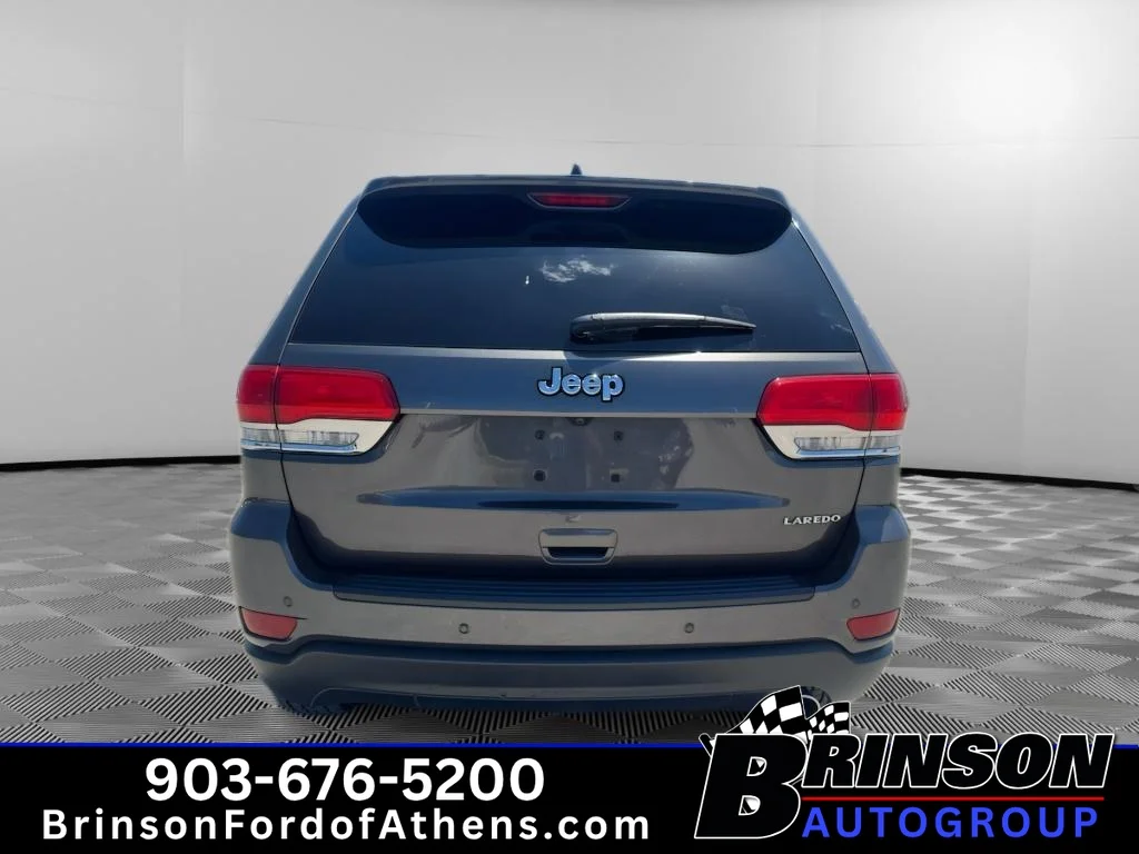 Used 2019 Granite Crystal Clearcoat Metallic Jeep Laredo E image 6