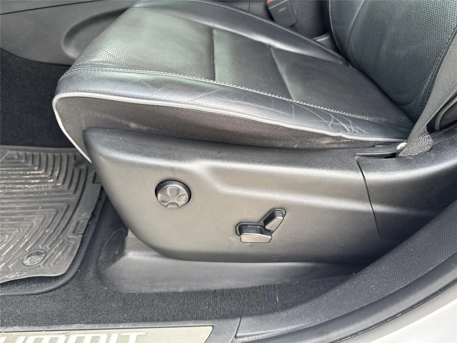 Used 2021 Ivory 3-Coat Jeep Summit image 11
