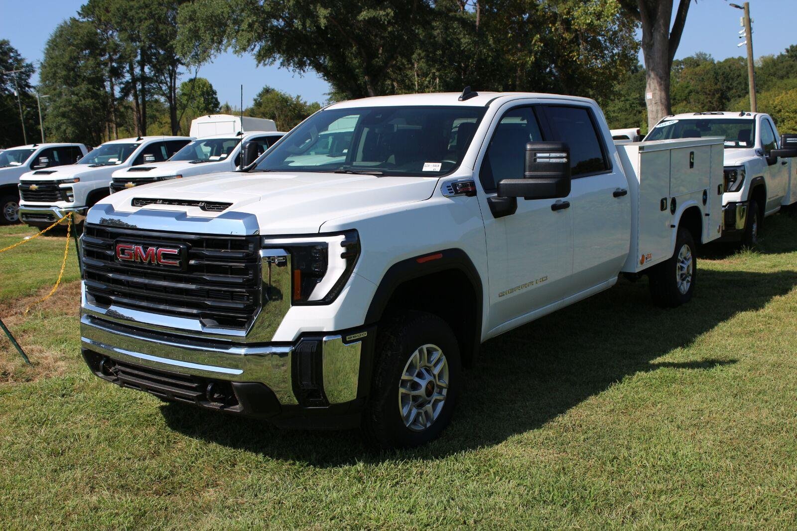 New 2026 Summit White GMC Pro image 3