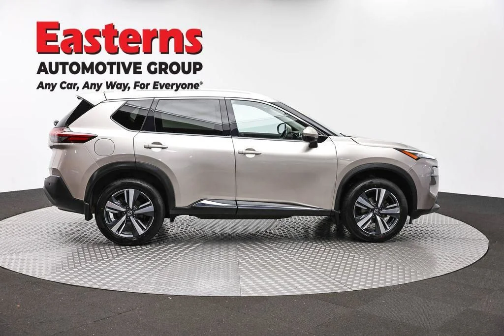 Used 2021 Gold Nissan SL image 4