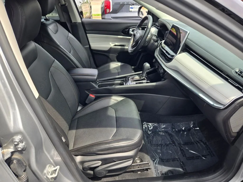 Used 2022 Silver Jeep Limited image 6