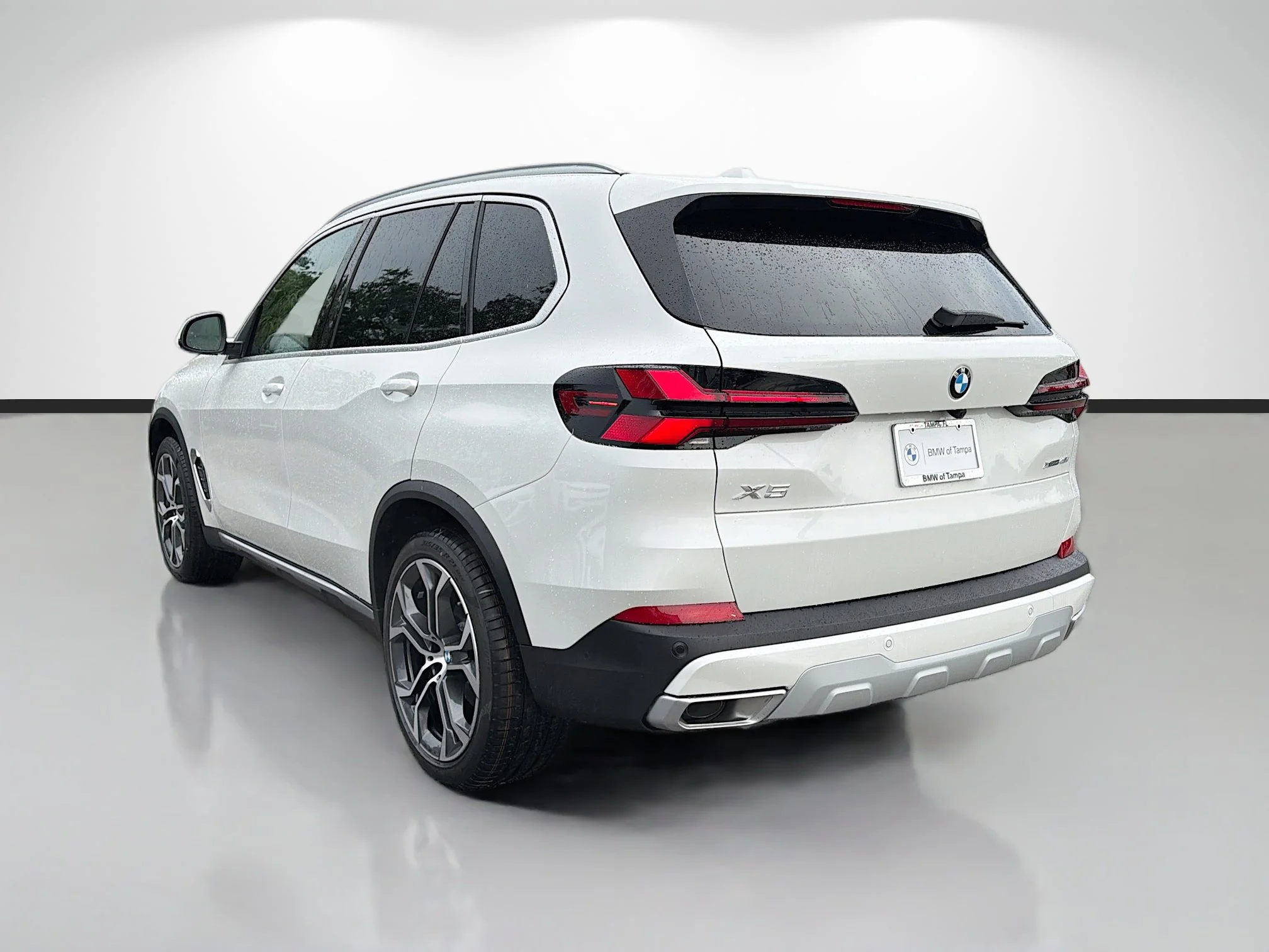 New 2026 Mineral White Metallic BMW xDrive40i image 5