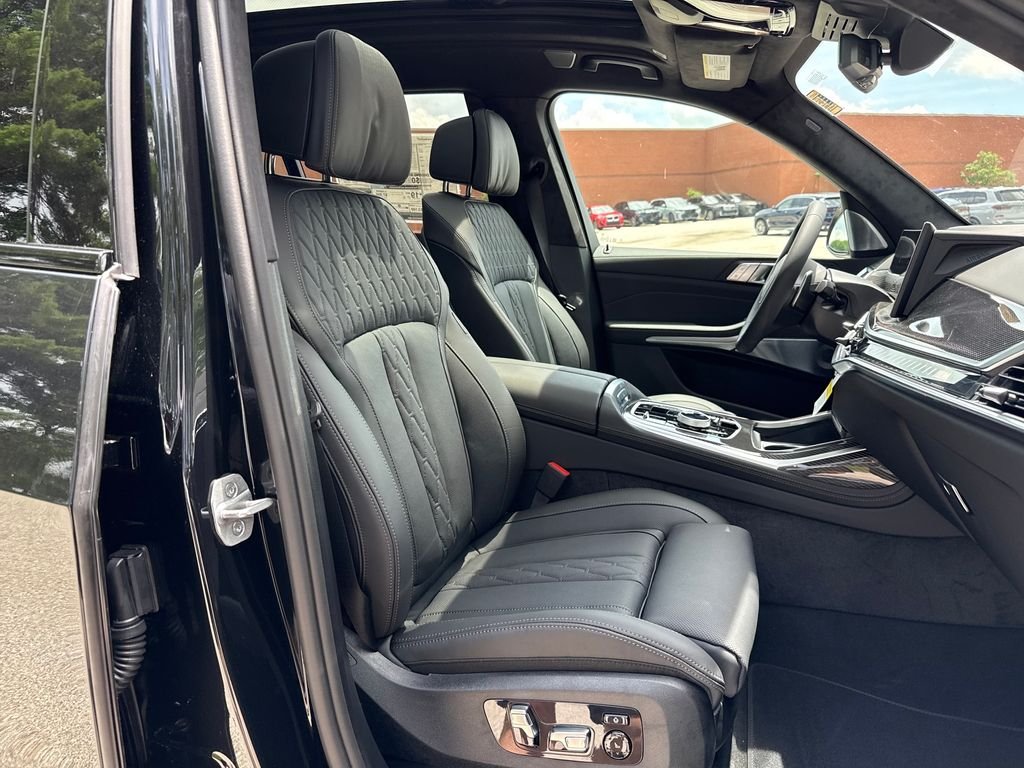New 2027 Black BMW M60i image 29
