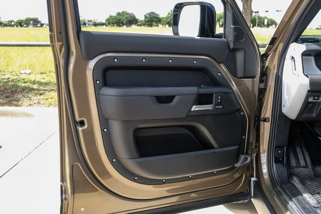 2025 Land Rover Defender X-Dynamic SE - Photo 54