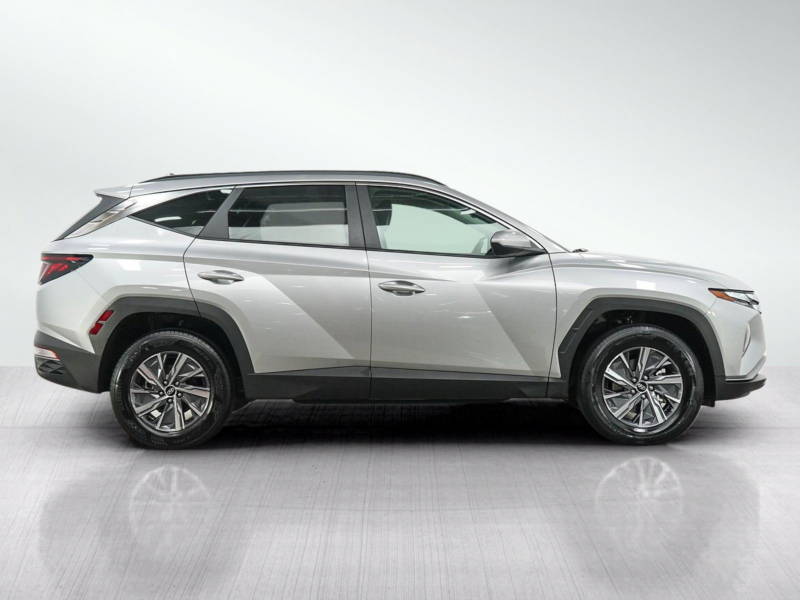 Used 2024 Shimmering Silver Hyundai Blue AWD image 6