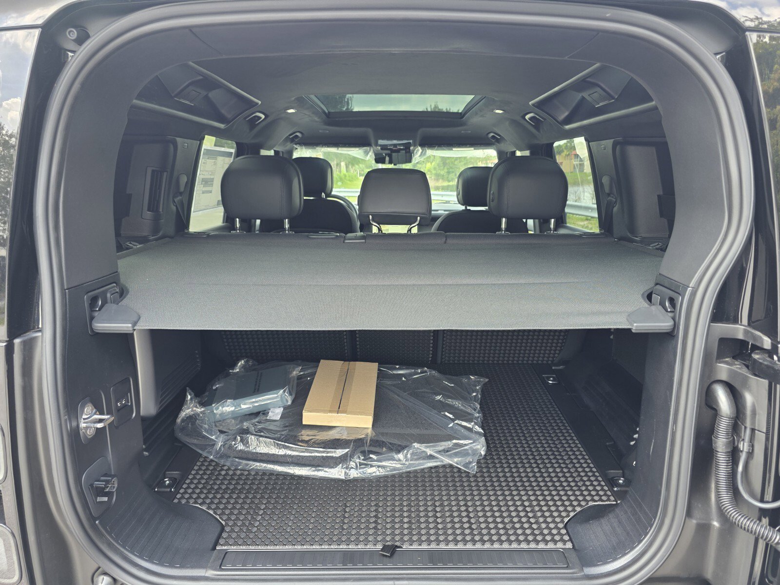 New 2026 Fuji White Land Rover P400 X-Dynamic SE image 14