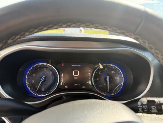 Used 2023 Brilliant Black Crystal Pearlcoat Chrysler Touring L image 14