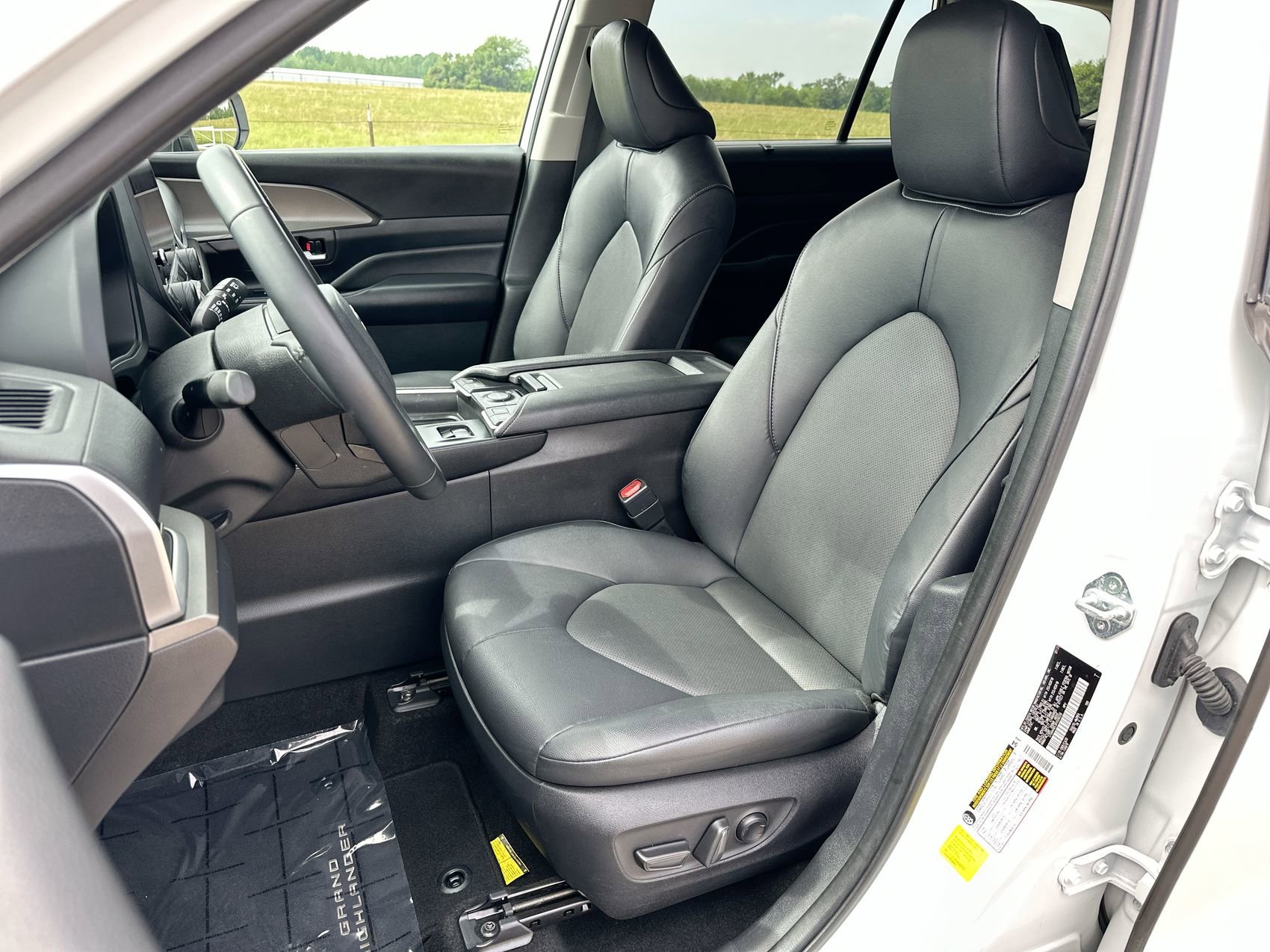 Used 2024 Wind Chill Pearl Toyota XLE image 11