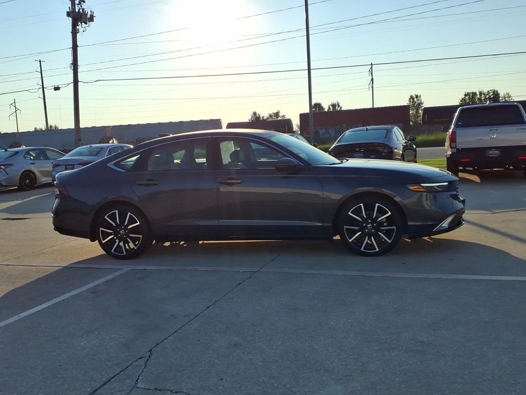 Used 2023 Gold Honda Touring image 14