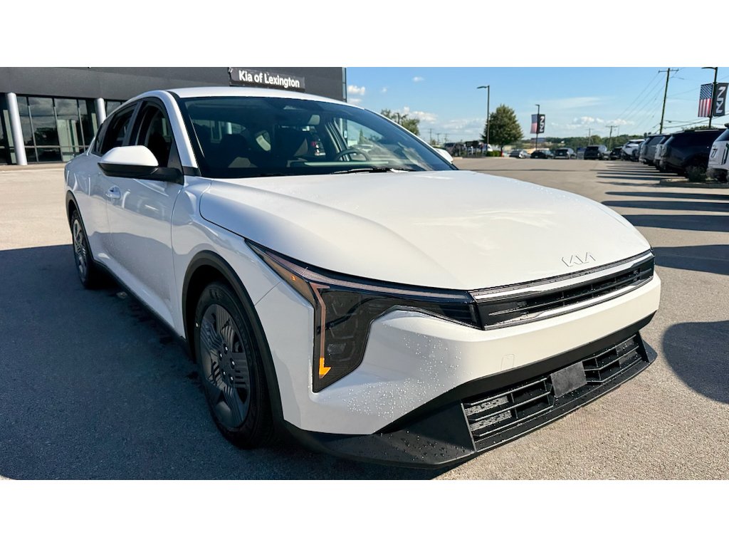 New 2026 Snow White Pearl Kia LX image 2