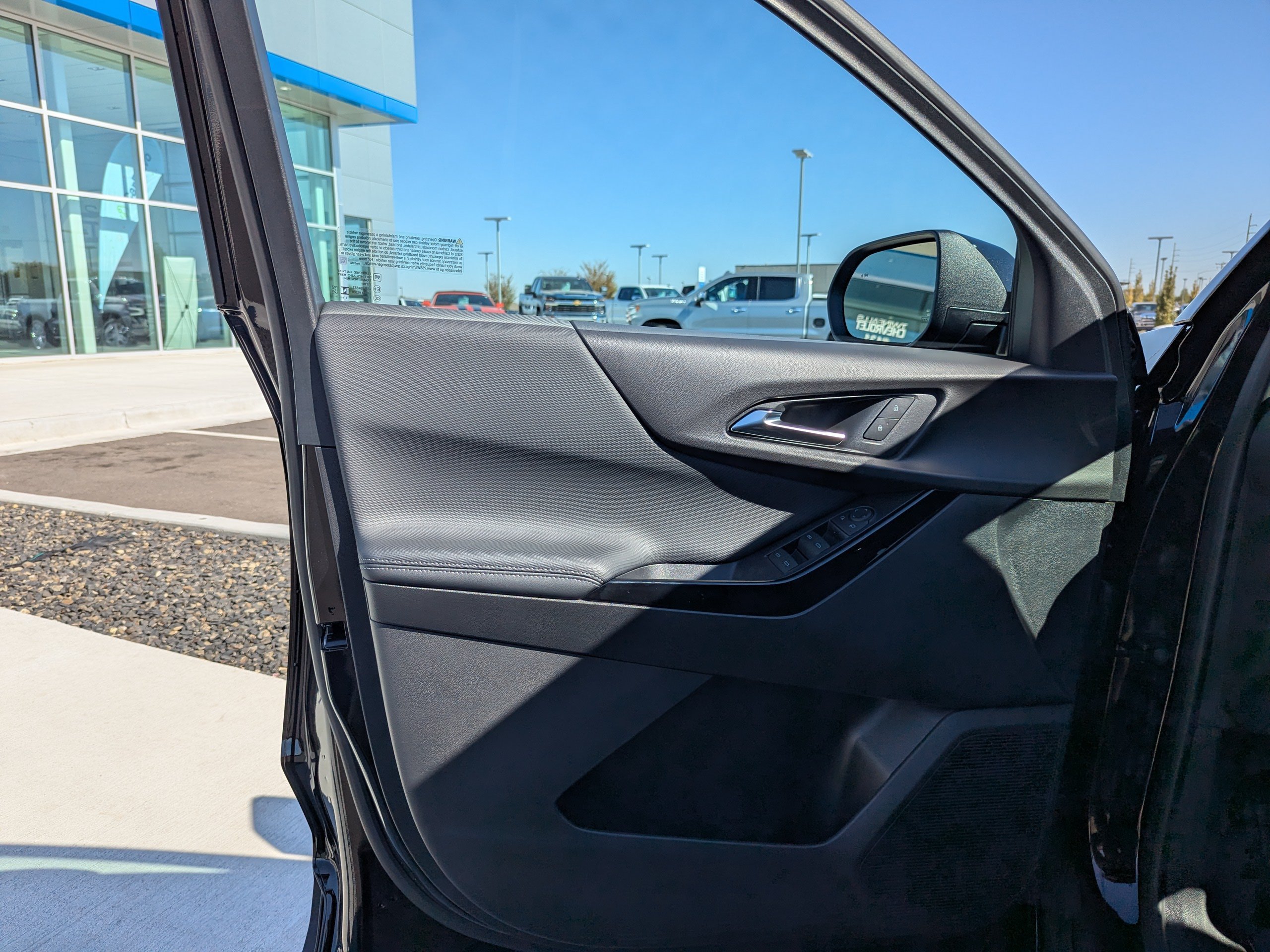 2027 Chevrolet Equinox LT - Photo 8