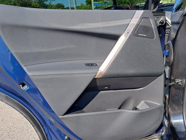 Used 2025 Blue BMW xDrive50 image 25