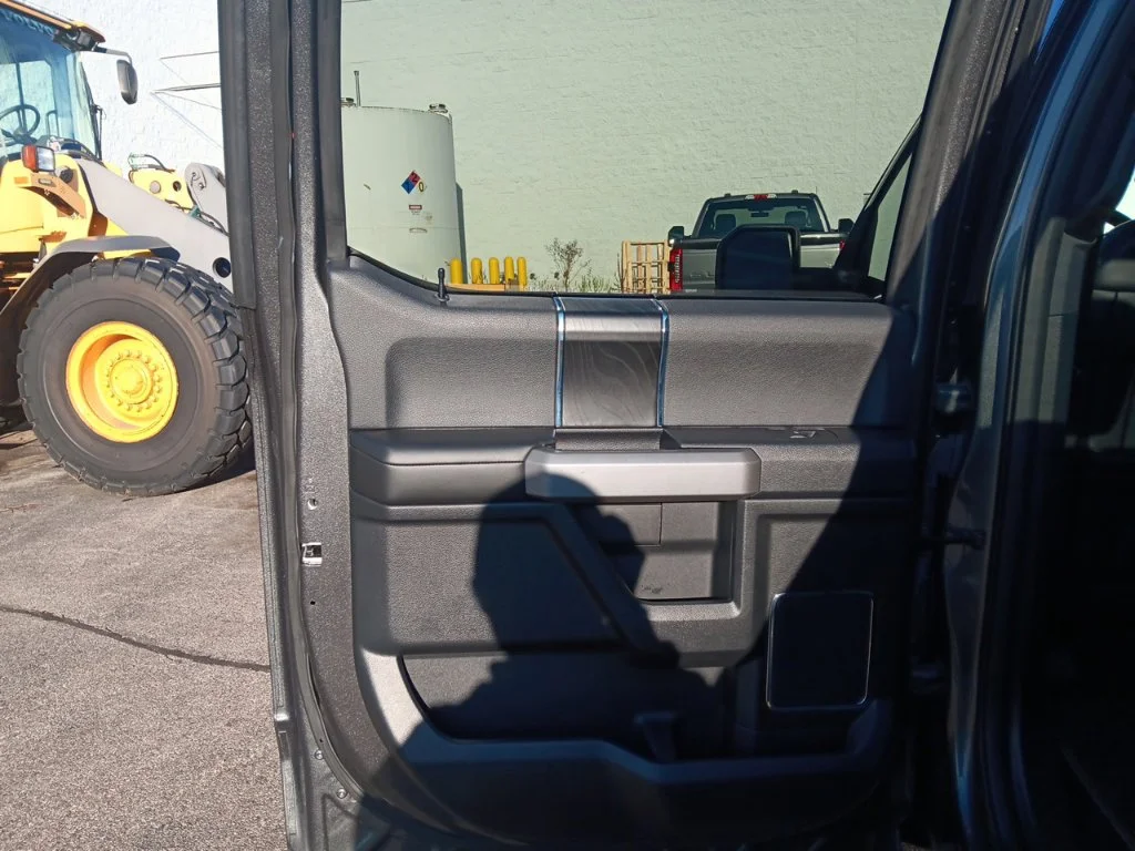 Used 2018 Magnetic Ford Platinum image 31