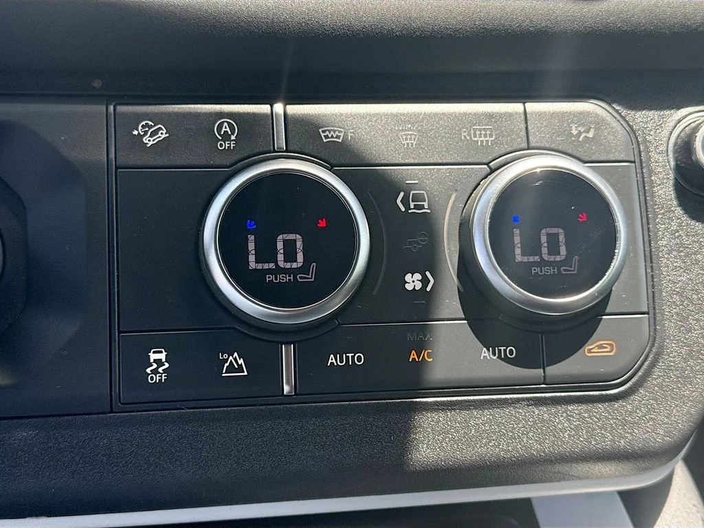 Used 2025  Land Rover S image 17