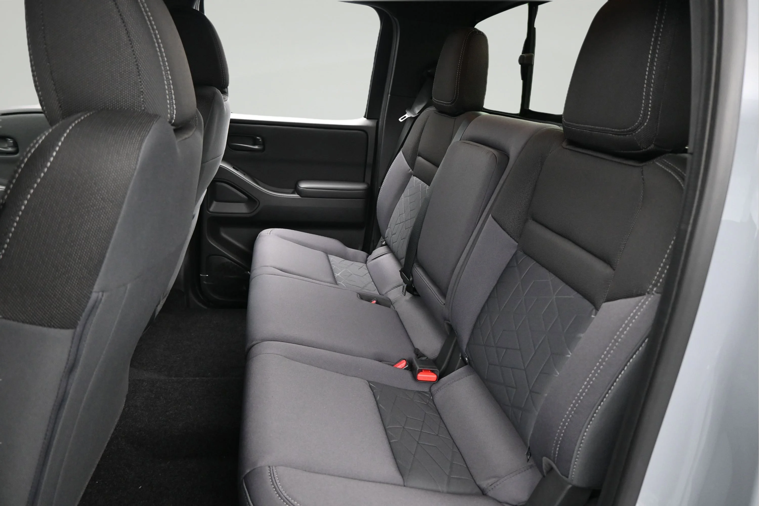New 2026 Boulder Gray Pearl Nissan Crew Cab SV image 11