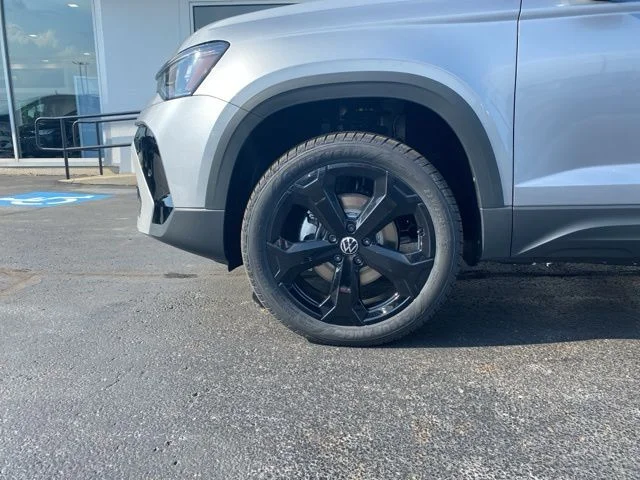 2025 Volkswagen Taos SEL - Photo 22