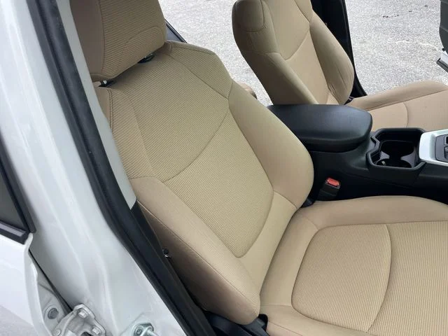 Used 2020 White Toyota LE image 27