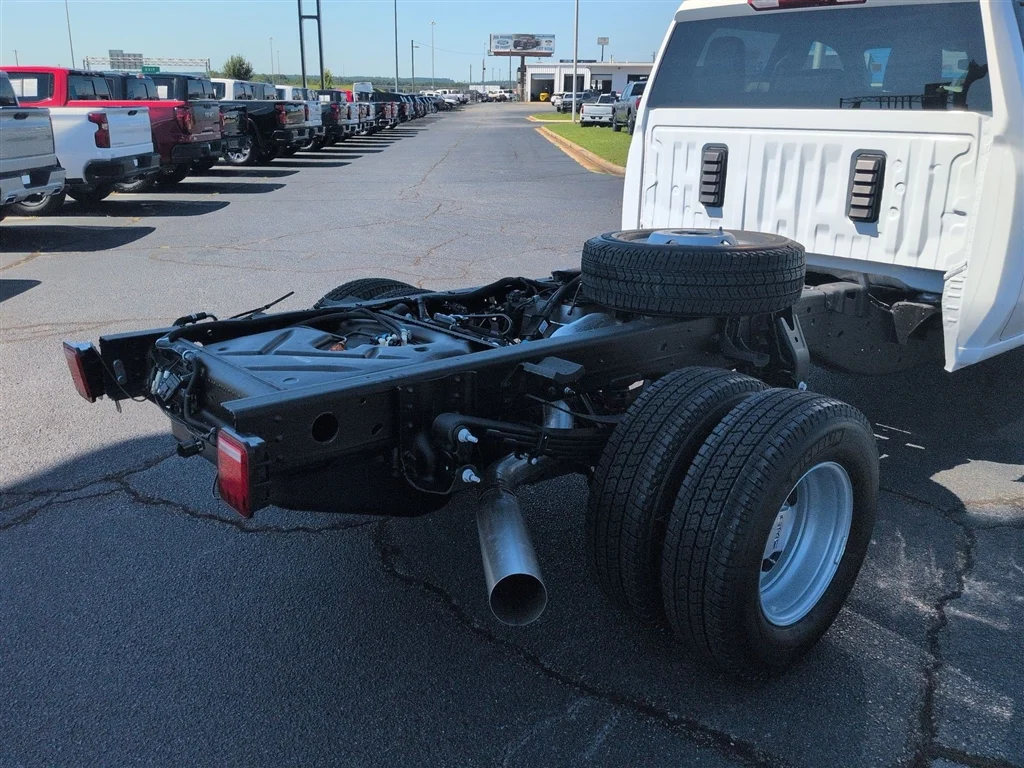2026 GMC Sierra 3500 Chassis Cab Pro - Photo 49