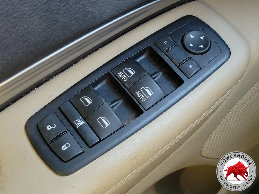 Used 2015 White Dodge SXT image 25