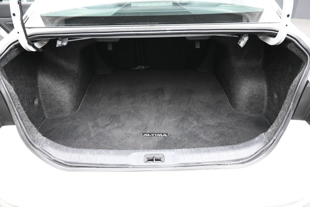 Used 2024 White Nissan 2.5 S image 2