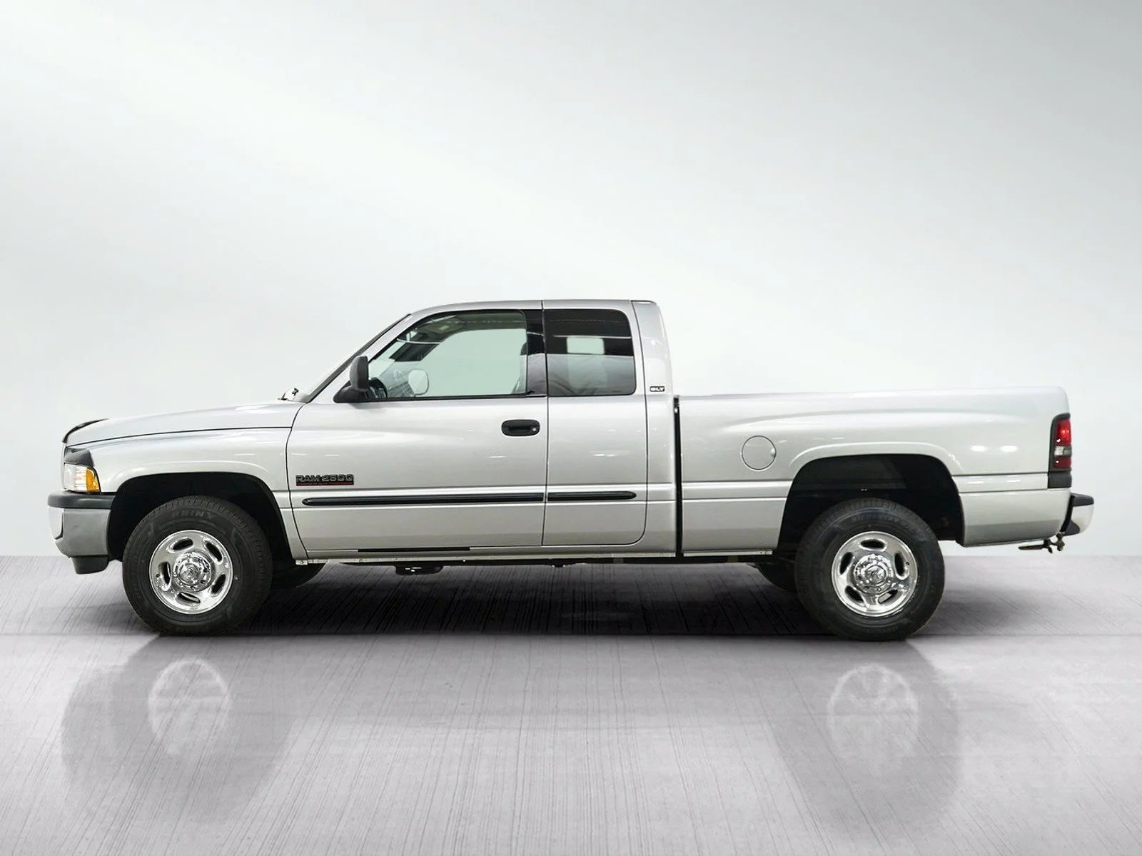 Used 2002  Dodge SLT image 2