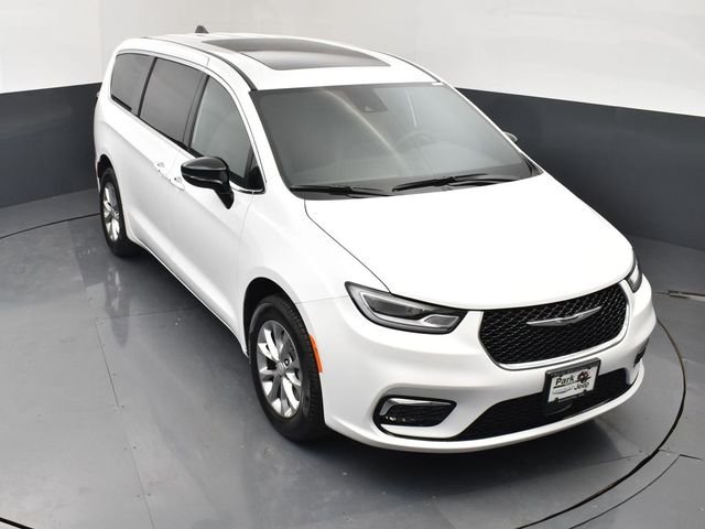 2026 Chrysler Pacifica Select - Photo 13