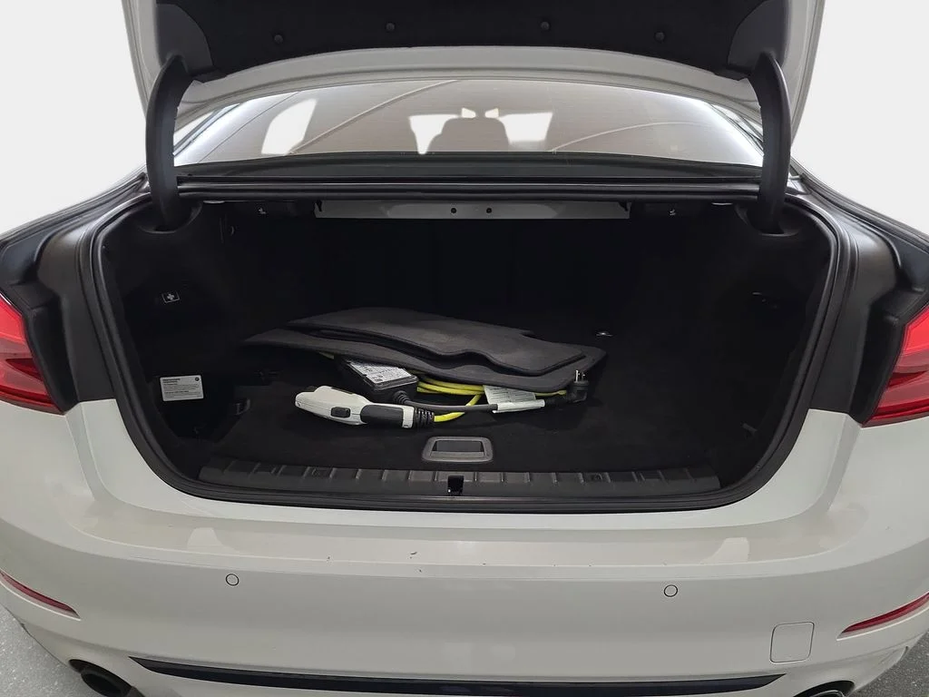 Used 2019 White Metallic BMW 530e xDrive iPerformance image 14
