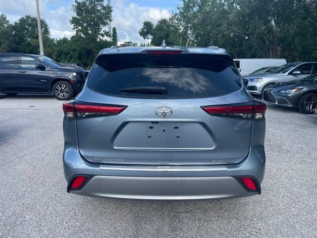 Used 2020 Moon Dust Toyota Platinum image 3