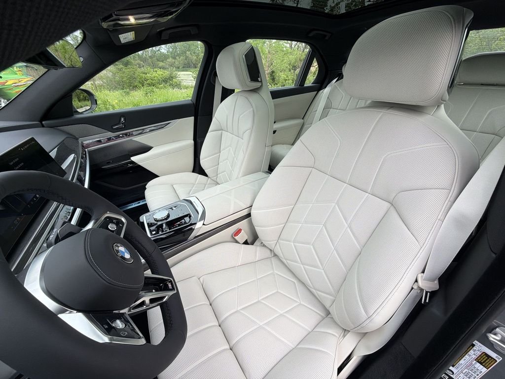 Used 2026 Gray BMW 760i xDrive image 13
