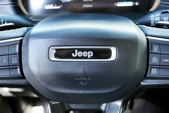 Used 2023 Black Jeep Laredo image 34