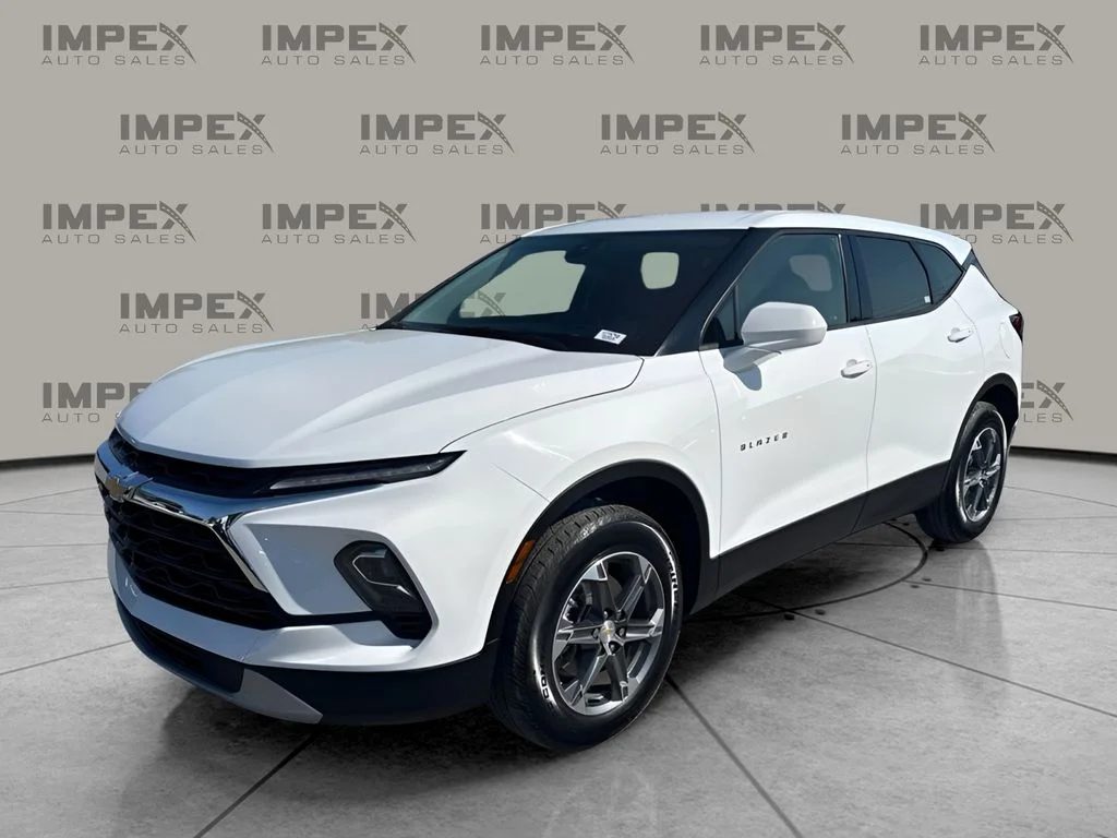 Used 2025 White Chevrolet LT image 1