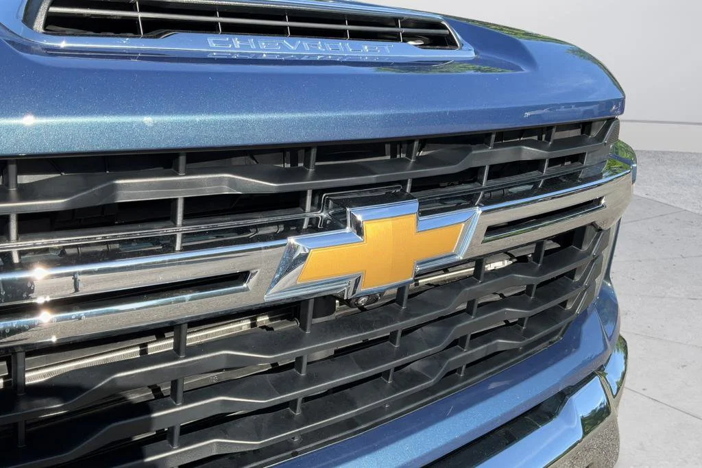 Certified Used 2024 Lakeshore Blue Metallic Chevrolet LT image 27