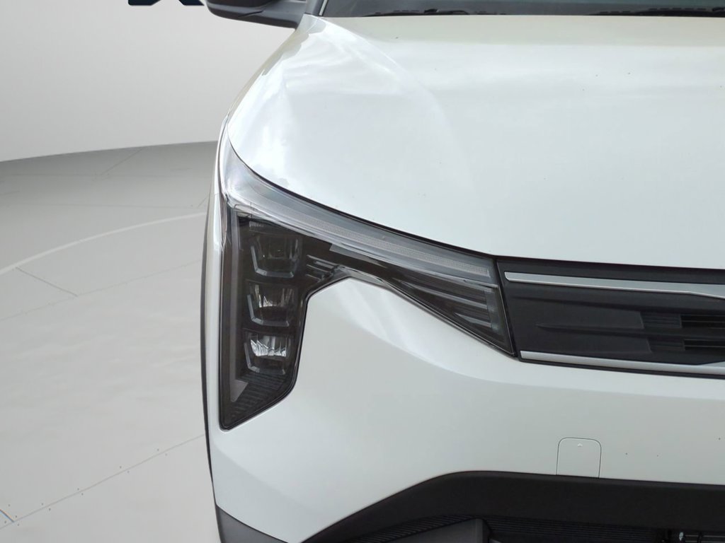 New 2026 Snow White Pearl Kia LXS image 10